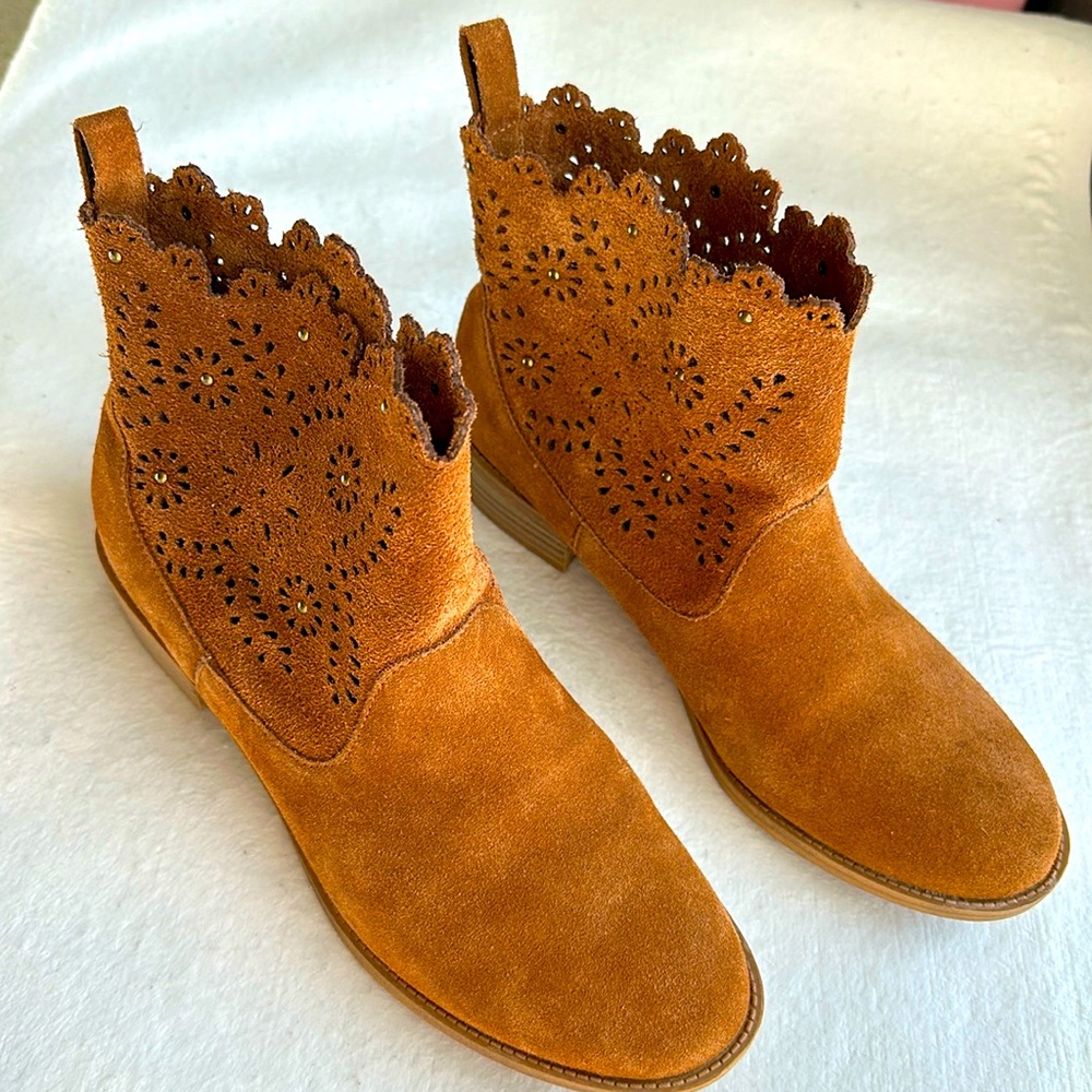 MIA Brown Suede Ankle Boots size 8